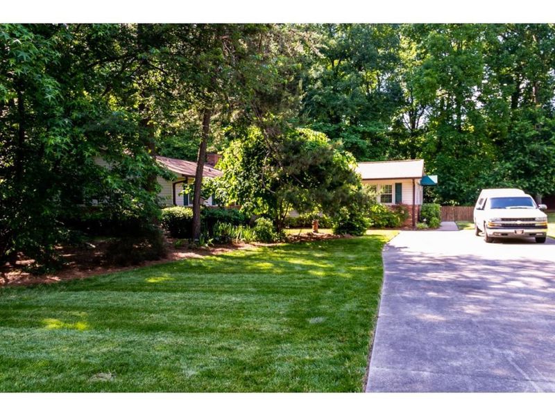2835 Delaney Dr, Burlington, NC 27215