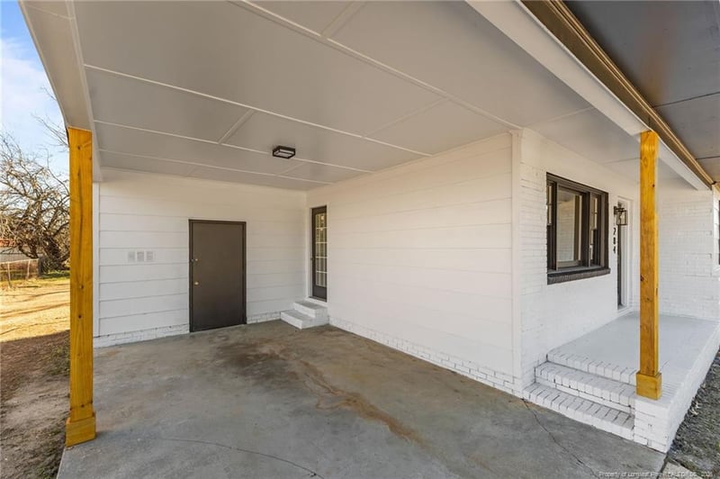 284 Bonanza Dr, Fayetteville, NC 28303