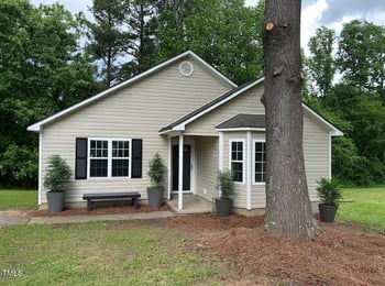 284 Irvan St, Clayton, NC 27520
