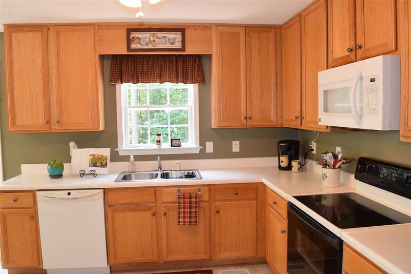 284 Kingsbrook Cir, Fuquay Varina, NC 27526
