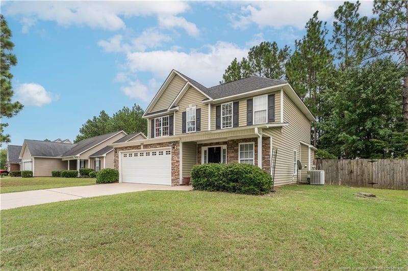 2843 Aristocrat Ln, Fayetteville, NC 28306
