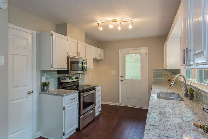 2844 Thurrock Dr, Apex, NC 27539