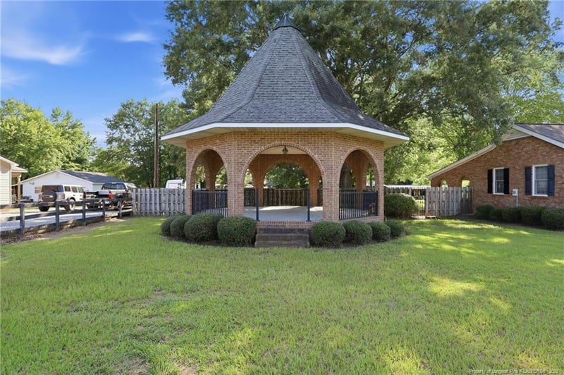2848 Old Stage Rd, Erwin, NC 28339