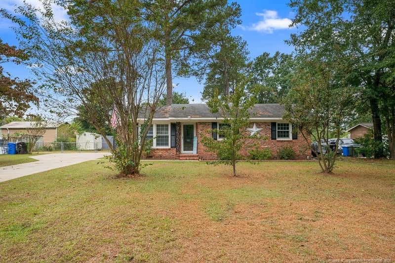 285 Decatur Dr, Fayetteville, NC 28303