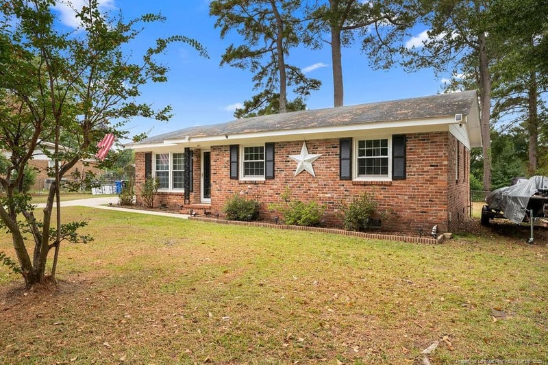 285 Decatur Dr, Fayetteville, NC 28303