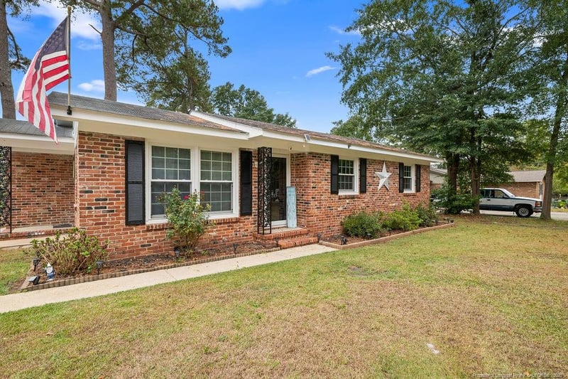 285 Decatur Dr, Fayetteville, NC 28303