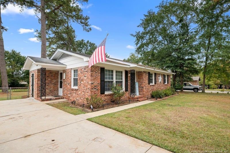 285 Decatur Dr, Fayetteville, NC 28303