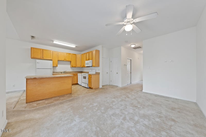 285 Plaza Dr, Chapel Hill, NC 27517