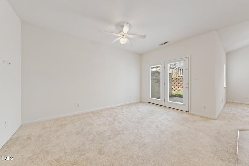 285 Plaza Dr, Chapel Hill, NC 27517