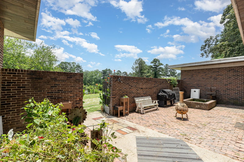 2868 Old School Rd, Four Oaks, NC 27524