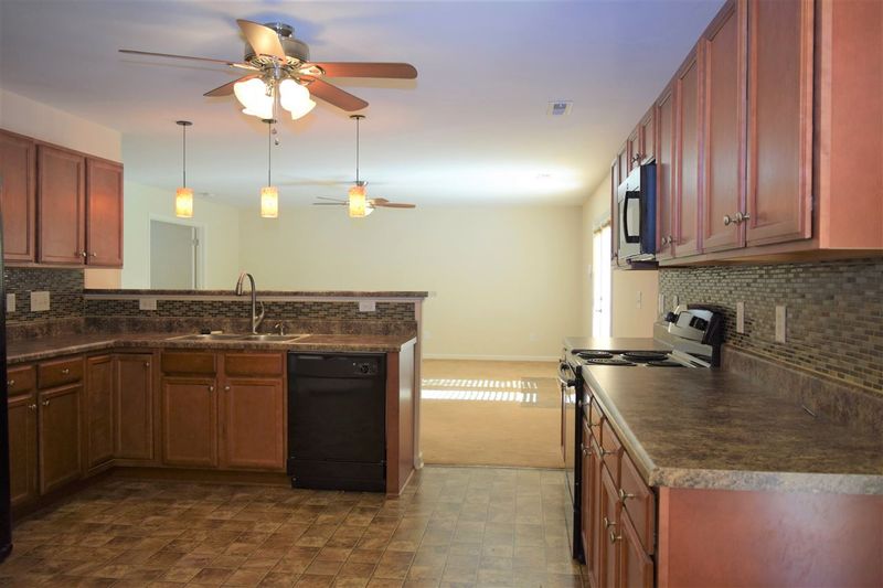 290 Rosemary Dr, Burlington, NC 27215