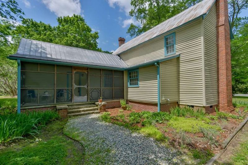 2900 Carl Durham Rd, Chapel Hill, NC 27516