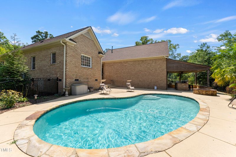 2900 Deer Manor Dr, Raleigh, NC 27616