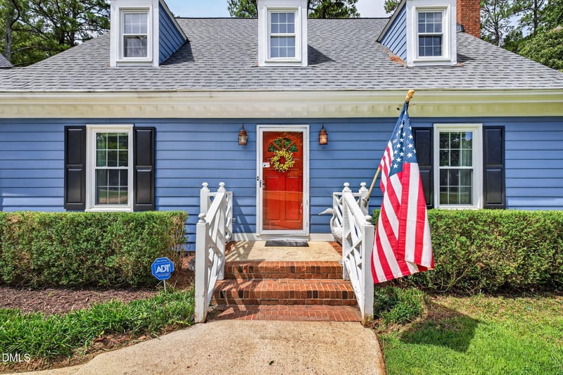 2900 Meadowview Ct, Apex, NC 27539