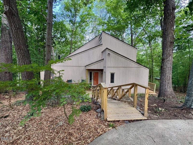 2901 Debra Dr, Raleigh, NC 27607