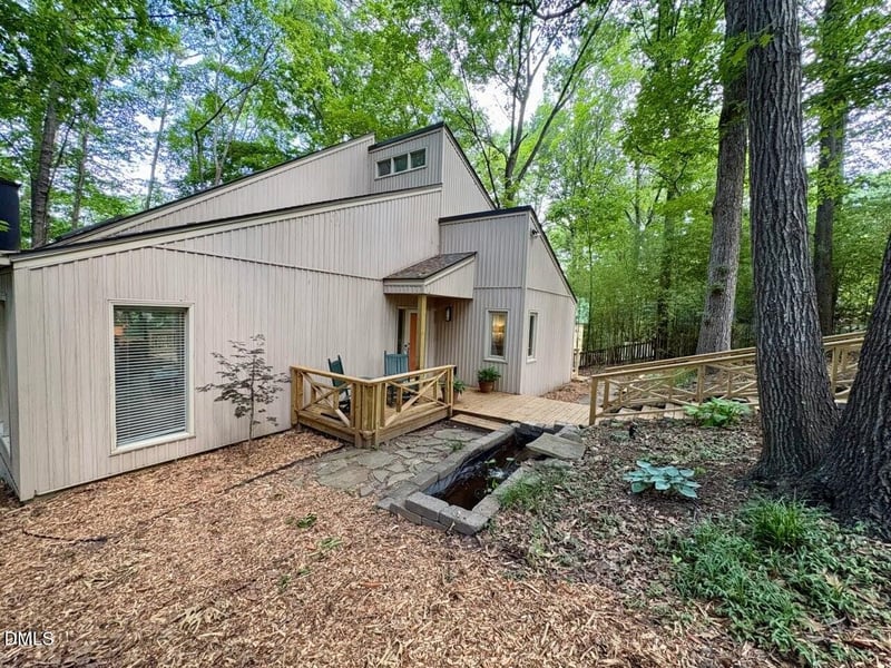 2901 Debra Dr, Raleigh, NC 27607