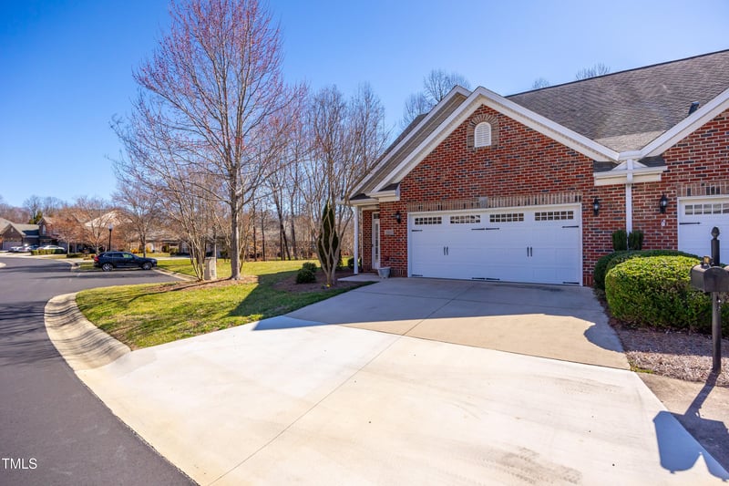 2904 Grove Park Dr, Burlington, NC 27215