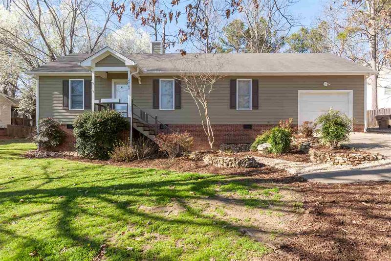 2905 Brittany Dr, Clayton, NC 27520