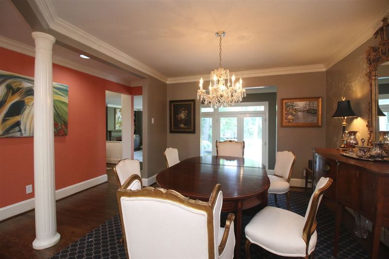 2906 Fairview Rd, Raleigh, NC 27608