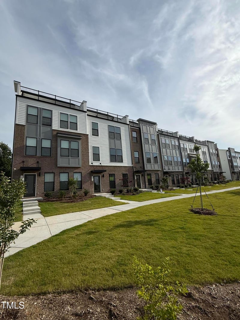 2908 Kempthorne Rd, Cary, NC 27519