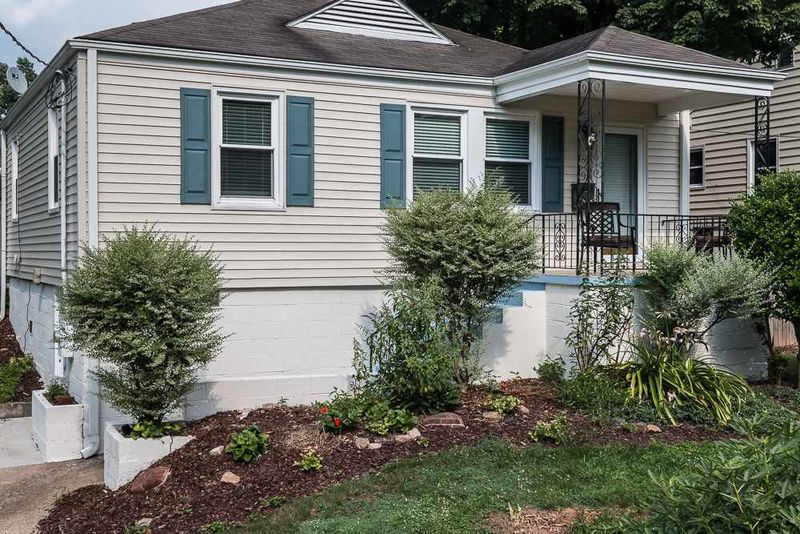 2908 Oberlin Rd, Raleigh, NC 27608