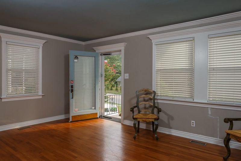 2908 Oberlin Rd, Raleigh, NC 27608
