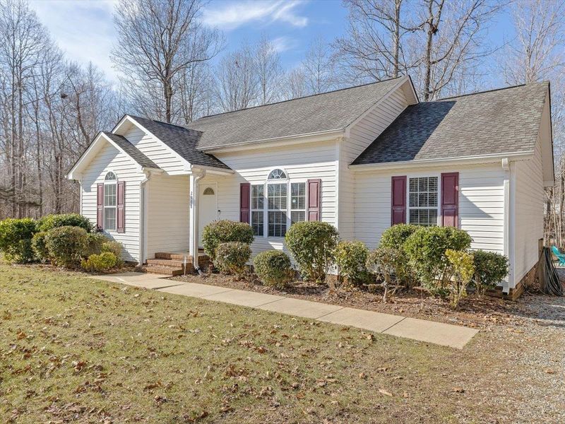 2908 Woodrow Dr, Mebane, NC 27302
