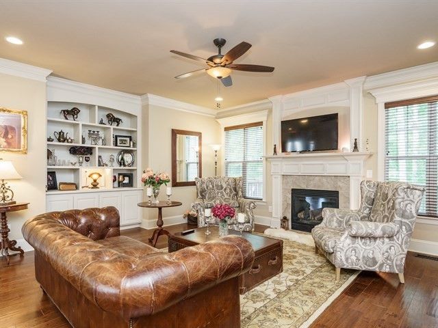 2909 Elmfield St, Raleigh, NC 27614