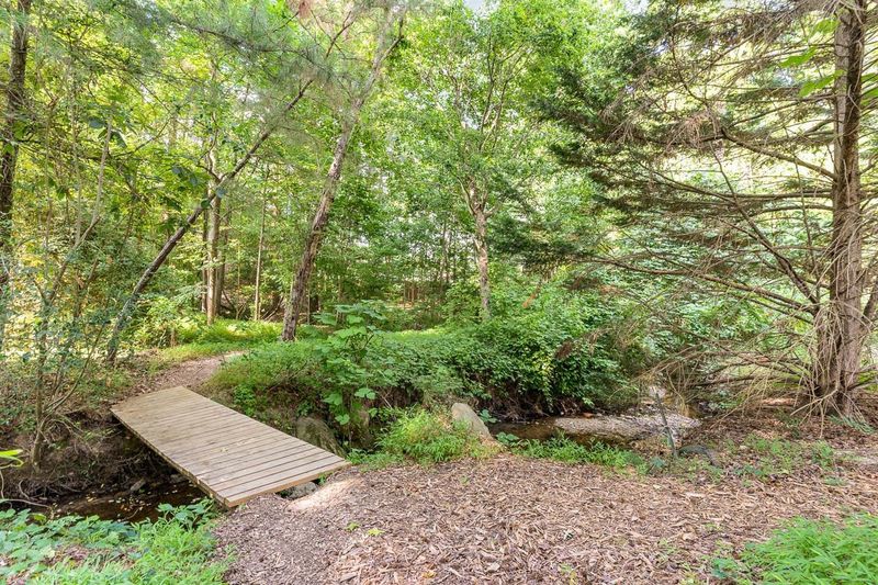 2909 Englefield Dr, Raleigh, NC 27615