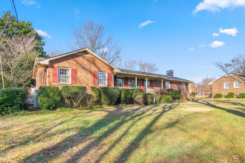 2909 Marlborough Rd, Burlington, NC 27215