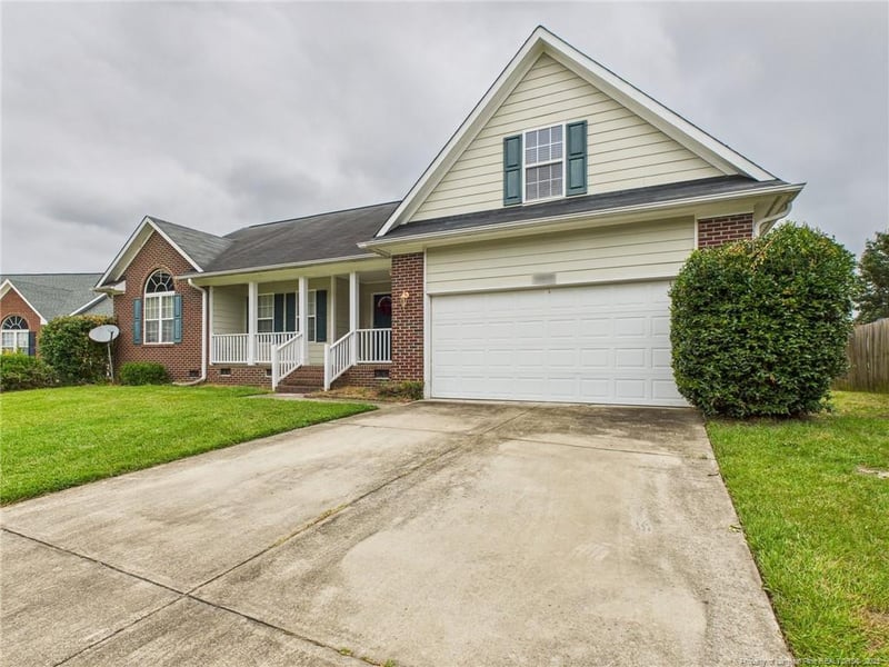 2909 Piney Mountain Dr, Hope Mills, NC 28348