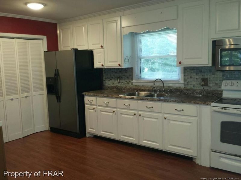 2910 Academy St, Sanford, NC 27332