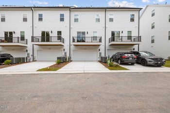 2910 Kempthorne Rd, Cary, NC 27519