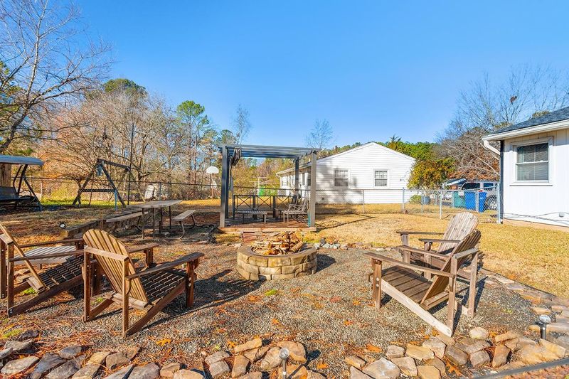 2910 Wedgedale Dr, Durham, NC 27703