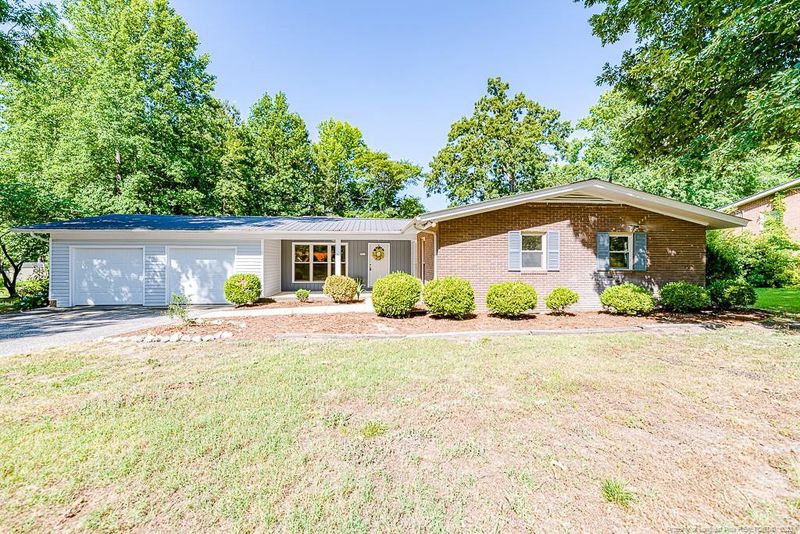 2912 Currituck Dr, Sanford, NC 27332