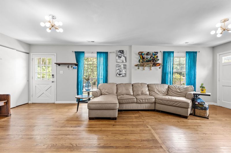 2916 Driftwood Dr, Durham, NC 27707
