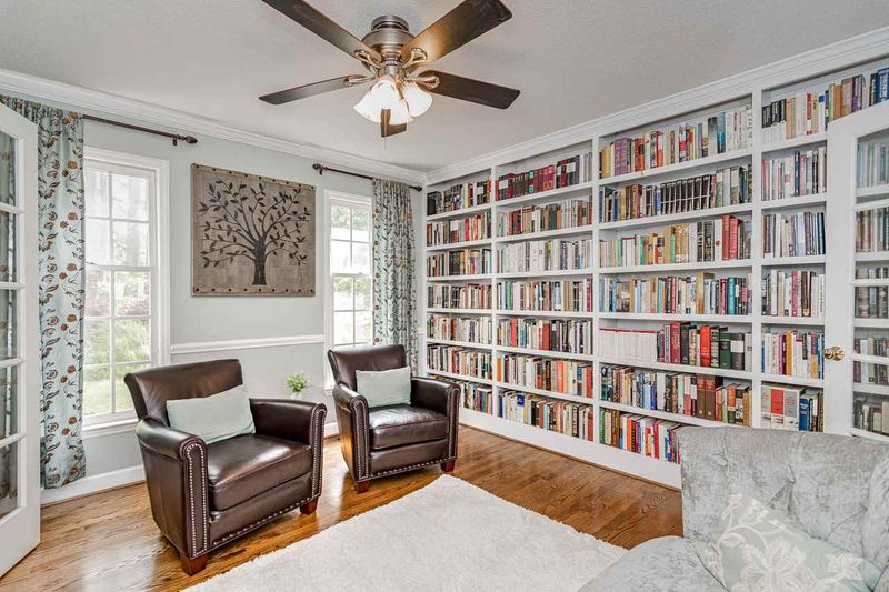 2916 Meadowview Dr, Apex, NC 27539