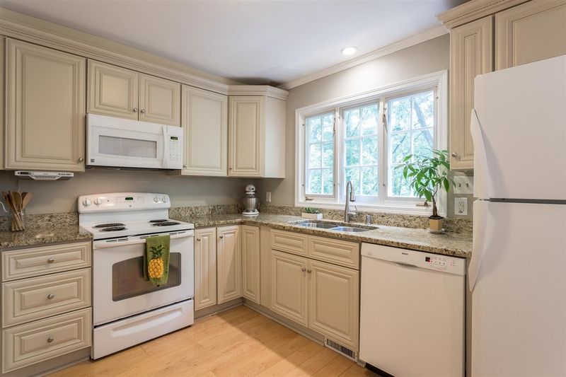 2916 Wycliff Rd, Raleigh, NC 27607