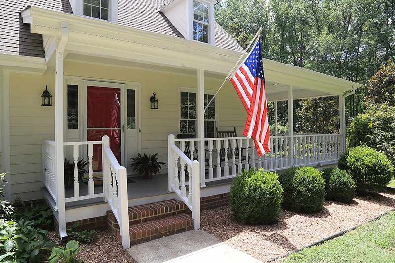 2917 Meadowview Ct, Apex, NC 27539