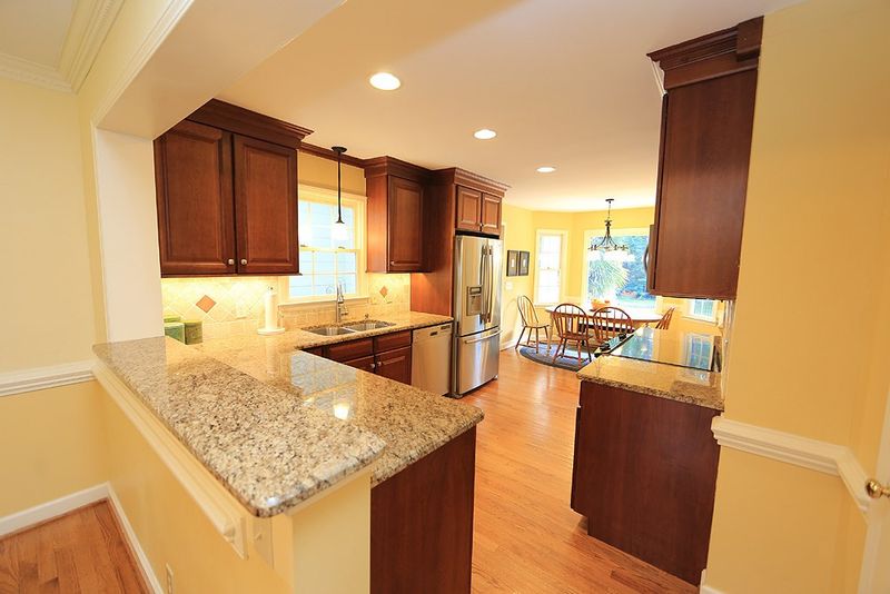 2917 Meadowview Ct, Apex, NC 27539