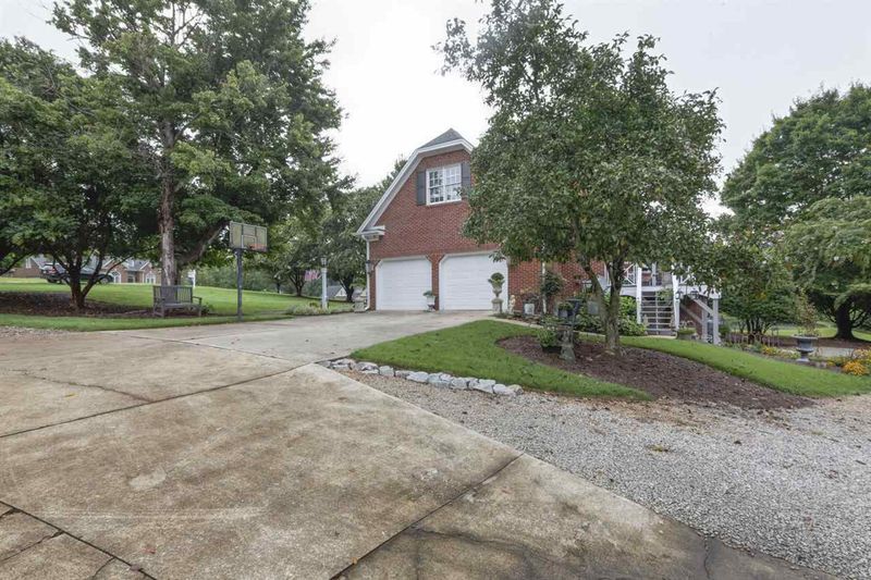 2921 Betimca Dr, Raleigh, NC 27603