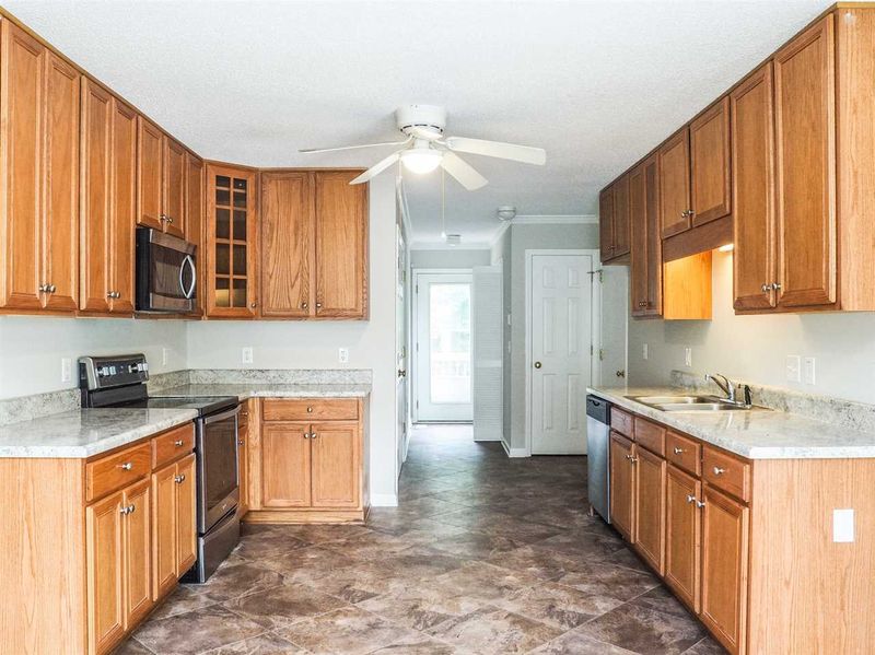 2924 Deep Glen Ct, Raleigh, NC 27603