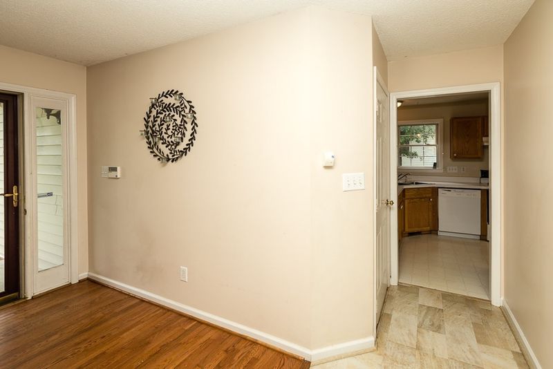2924 Pinehurst Dr, Raleigh, NC 27604