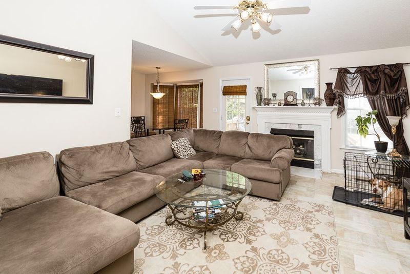 2924 Pinehurst Dr, Raleigh, NC 27604
