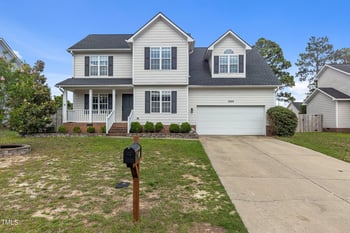 2929 Piney Mountain Dr, Hope Mills, NC 28348