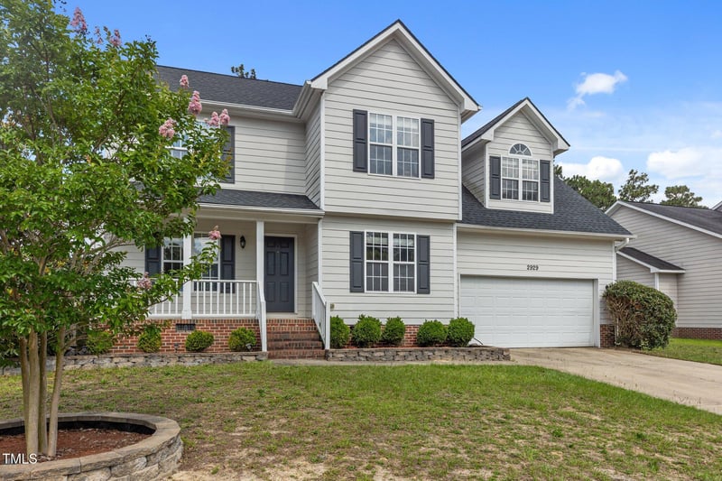 2929 Piney Mountain Dr, Hope Mills, NC 28348