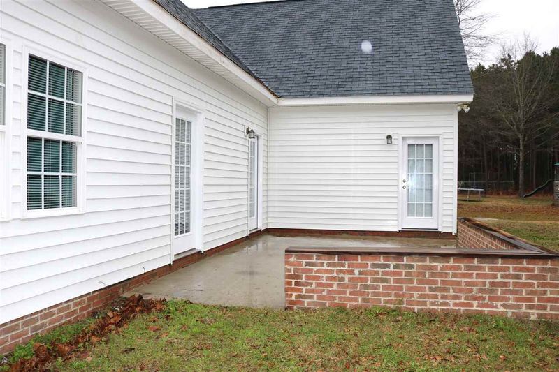 293 Brookewind Dr, Dunn, NC 28334