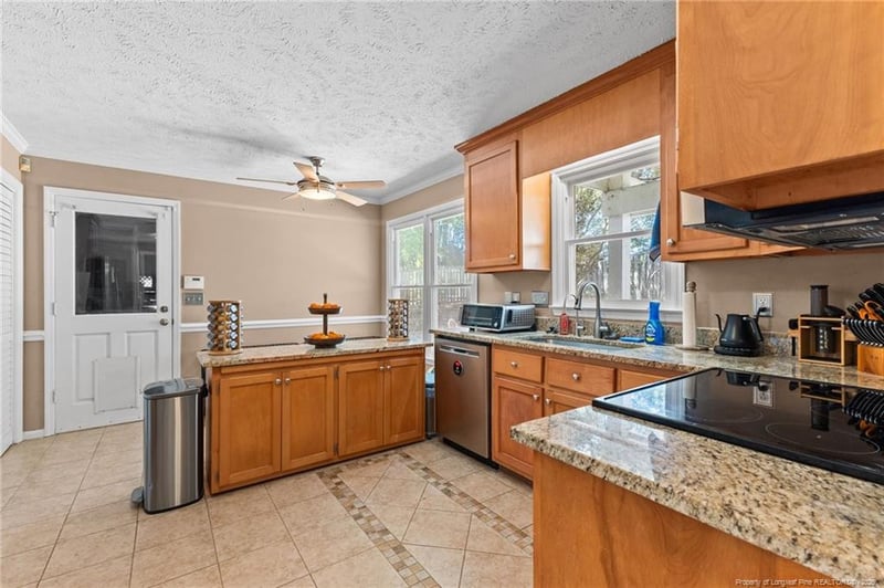 2932 Delaware Dr, Fayetteville, NC 28304