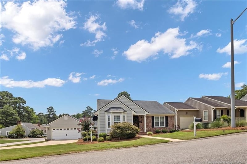 2933 Amelia Dr, Fayetteville, NC 28304