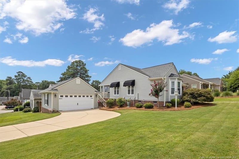 2933 Amelia Dr, Fayetteville, NC 28304